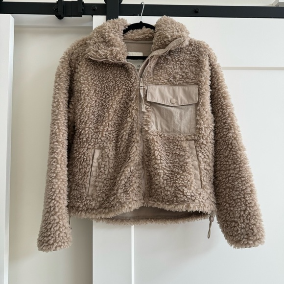 Abercrombie & Fitch Jackets & Blazers - Abercrombie fluffy mixed fabric zippered jacket